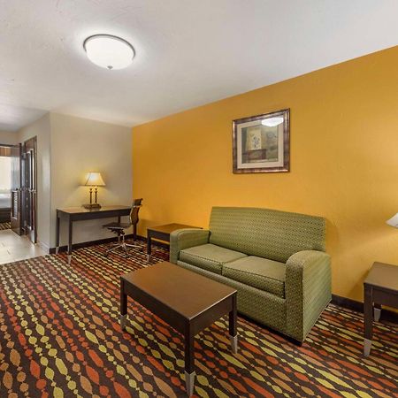 Best Western Greentree Inn & Suites Moore Εξωτερικό φωτογραφία