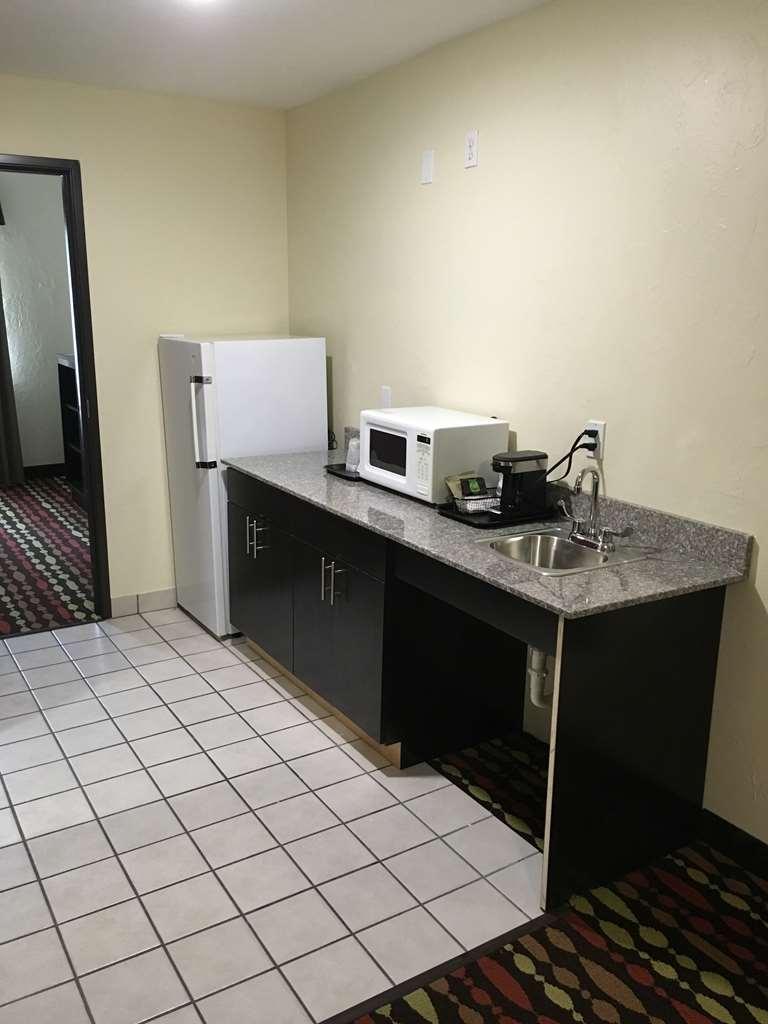 Best Western Greentree Inn & Suites Moore Δωμάτιο φωτογραφία