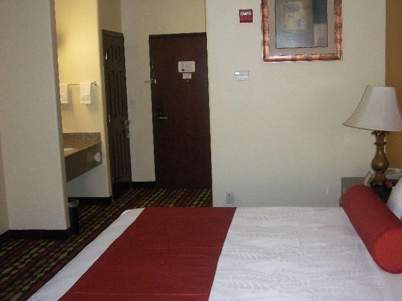 Best Western Greentree Inn & Suites Moore Εξωτερικό φωτογραφία