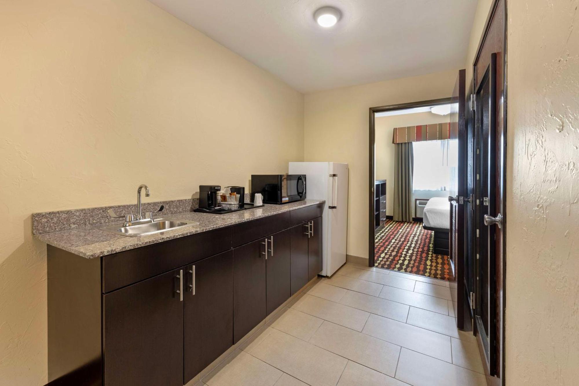 Best Western Greentree Inn & Suites Moore Εξωτερικό φωτογραφία