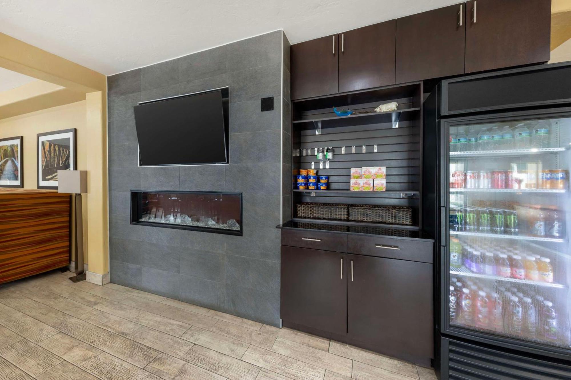 Best Western Greentree Inn & Suites Moore Εξωτερικό φωτογραφία
