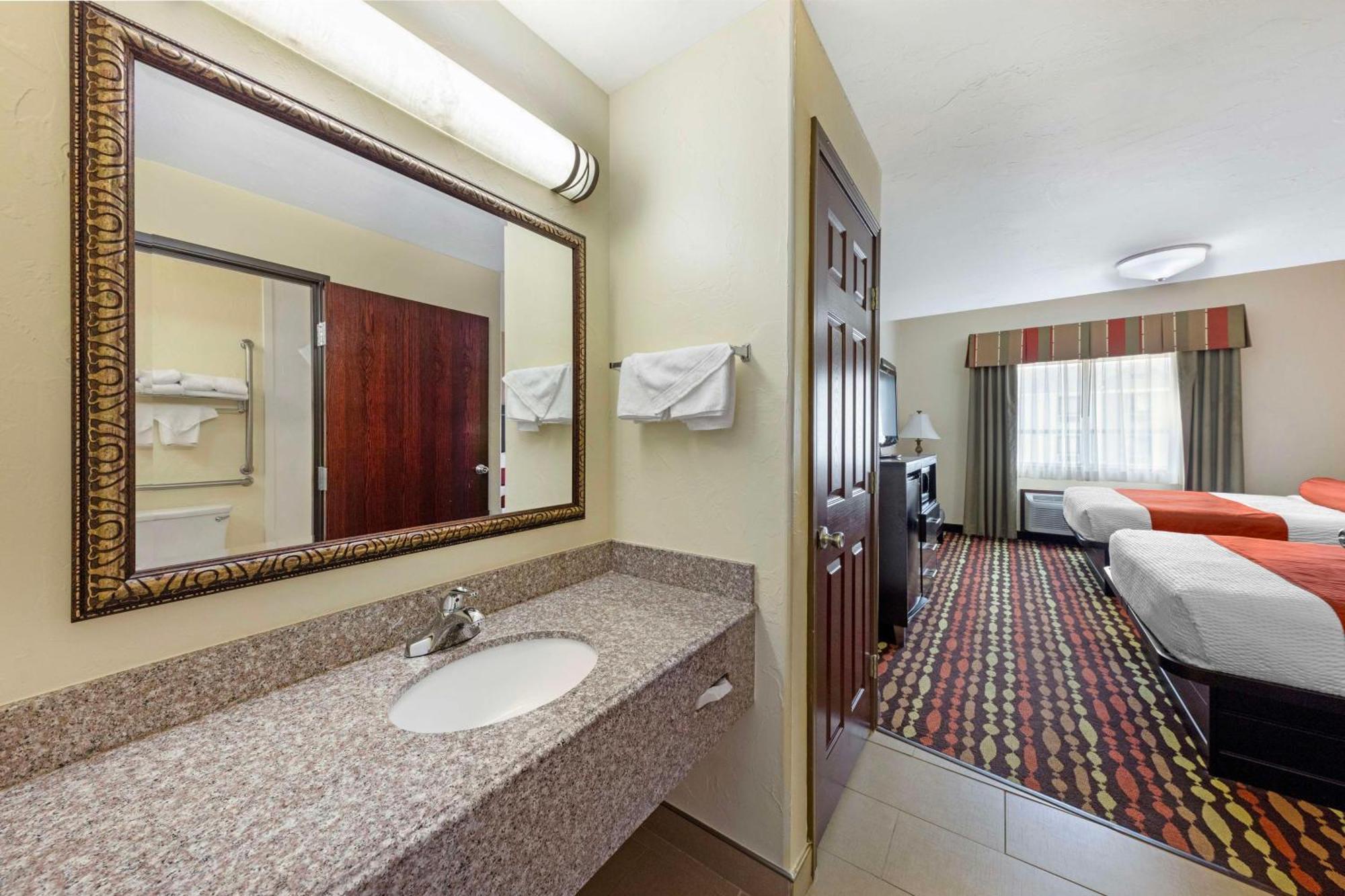Best Western Greentree Inn & Suites Moore Εξωτερικό φωτογραφία